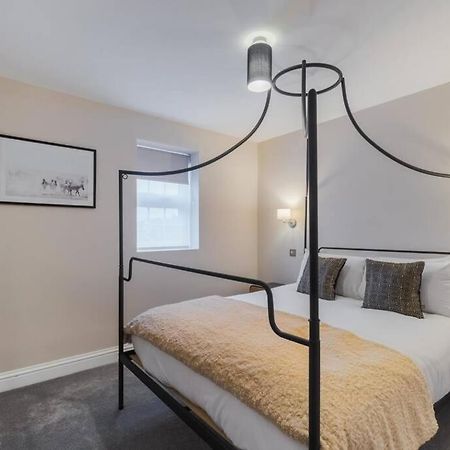 Апартаменты 1Br Gem, Private Parking Виндзор Экстерьер фото